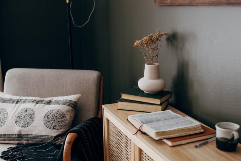 Create a Cozy Atmosphere with Stylish Home Decor Solutions